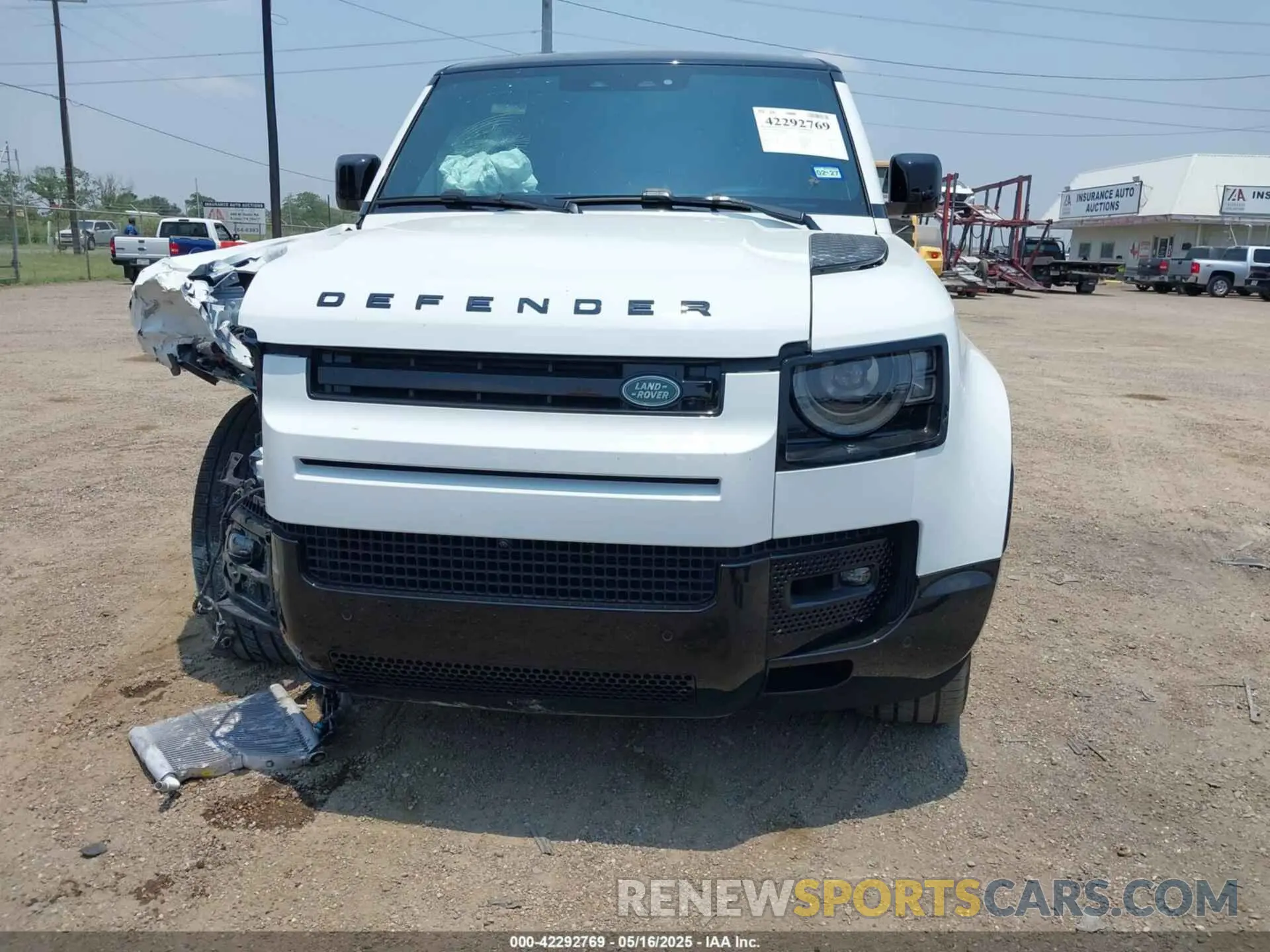 12 Photograph of a damaged car SALE27EU5S2419028 LAND ROVER DEFENDER 2025