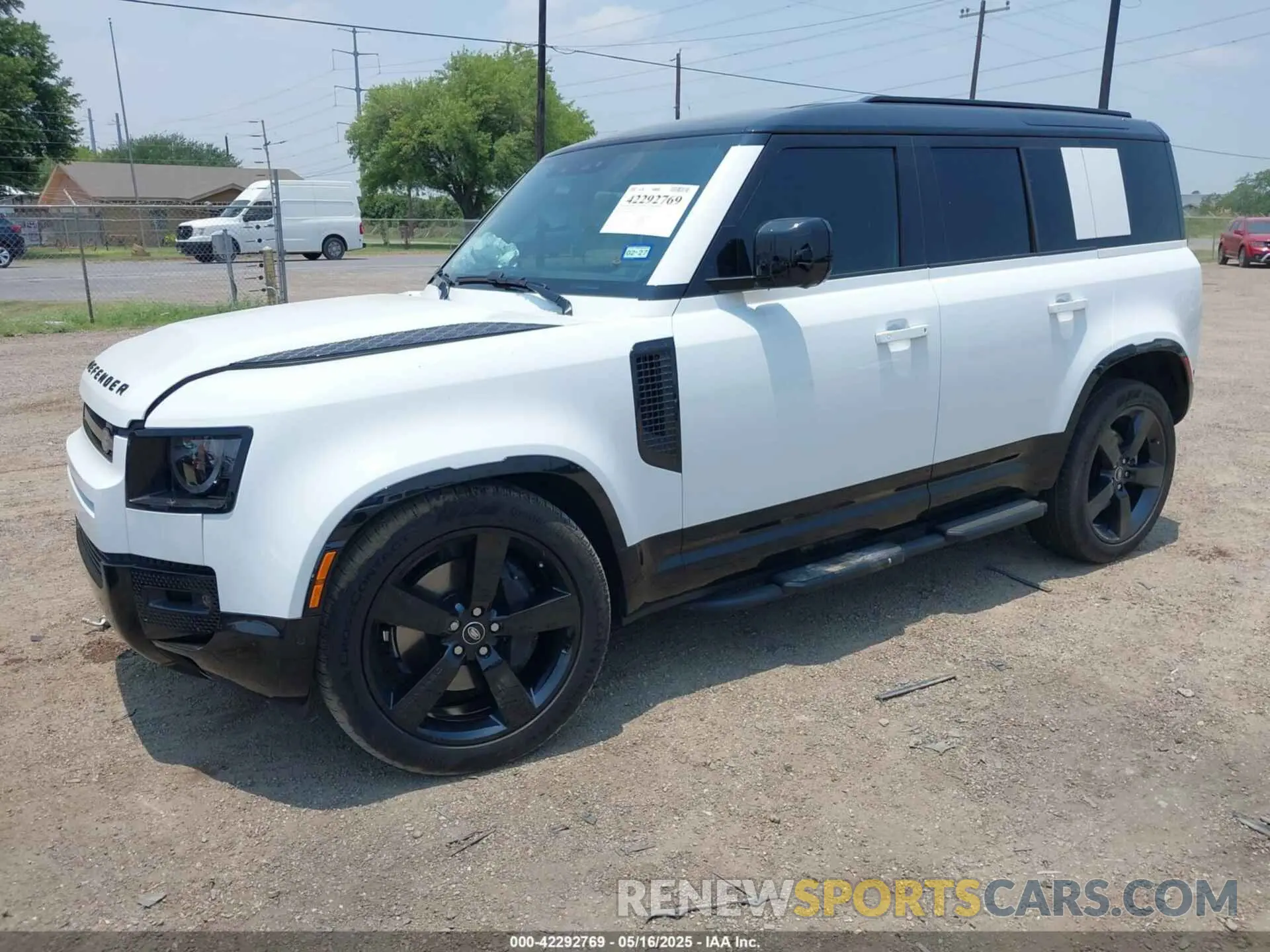2 Photograph of a damaged car SALE27EU5S2419028 LAND ROVER DEFENDER 2025