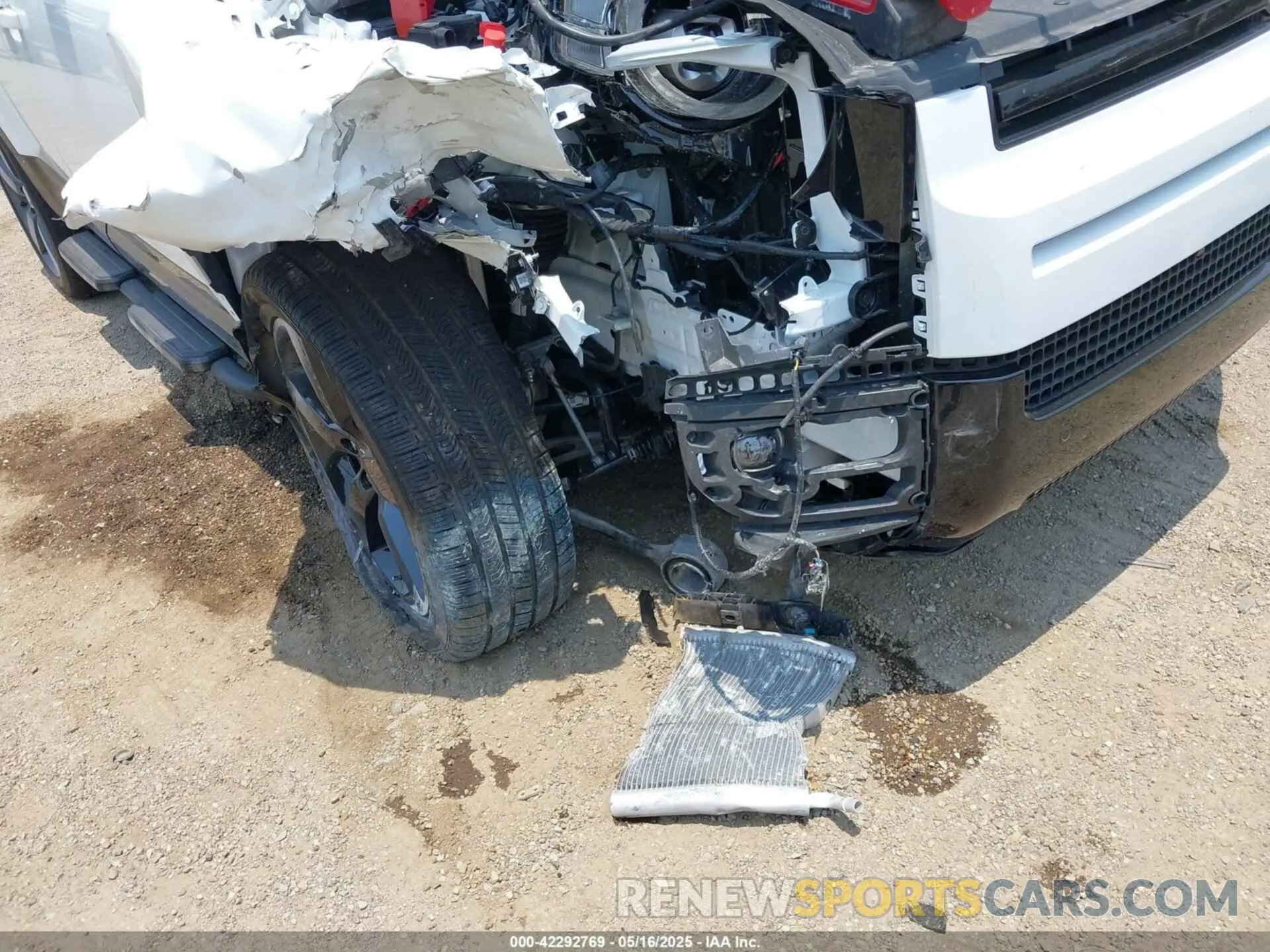 6 Photograph of a damaged car SALE27EU5S2419028 LAND ROVER DEFENDER 2025
