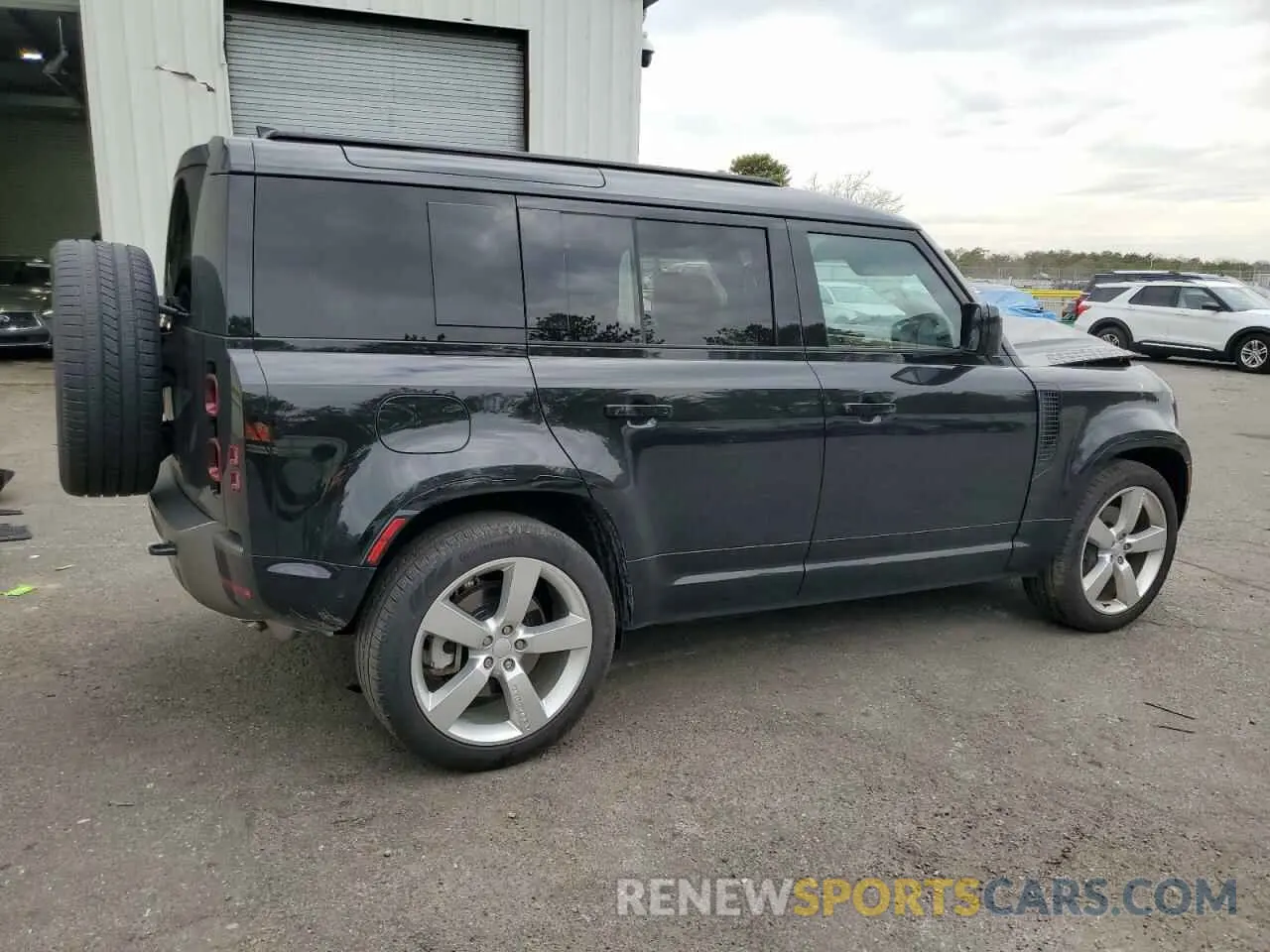 3 Photograph of a damaged car SALE27EU9S2396515 LAND ROVER DEFENDER 2025