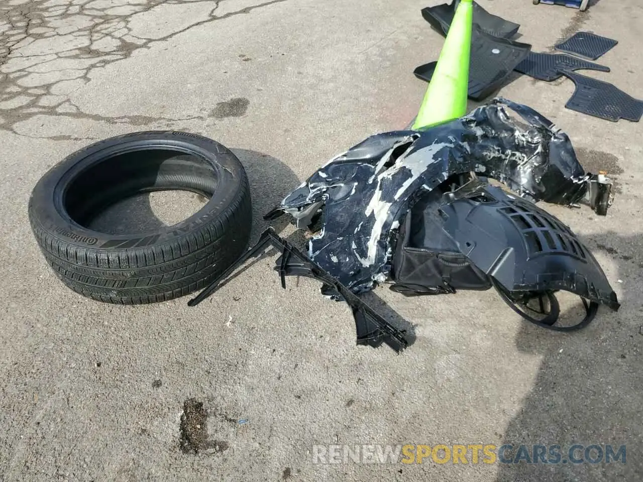 13 Photograph of a damaged car SALE27EU9S2402944 LAND ROVER DEFENDER 2025