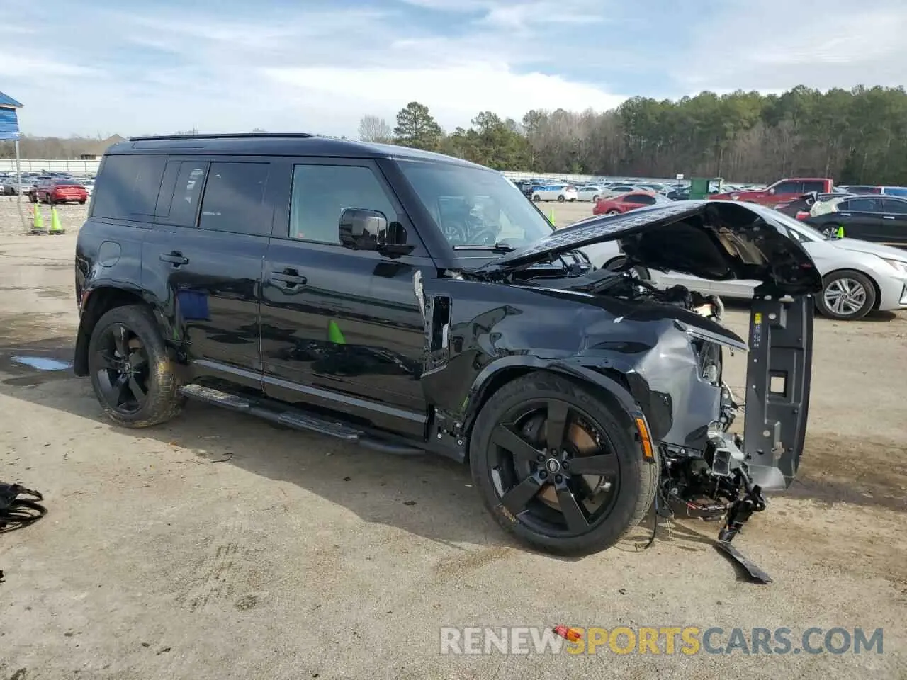 4 Photograph of a damaged car SALE27EU9S2402944 LAND ROVER DEFENDER 2025