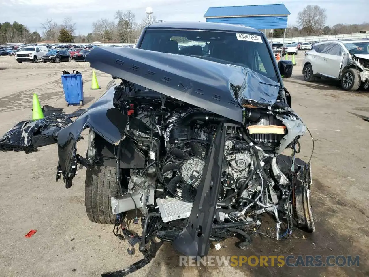 5 Photograph of a damaged car SALE27EU9S2402944 LAND ROVER DEFENDER 2025