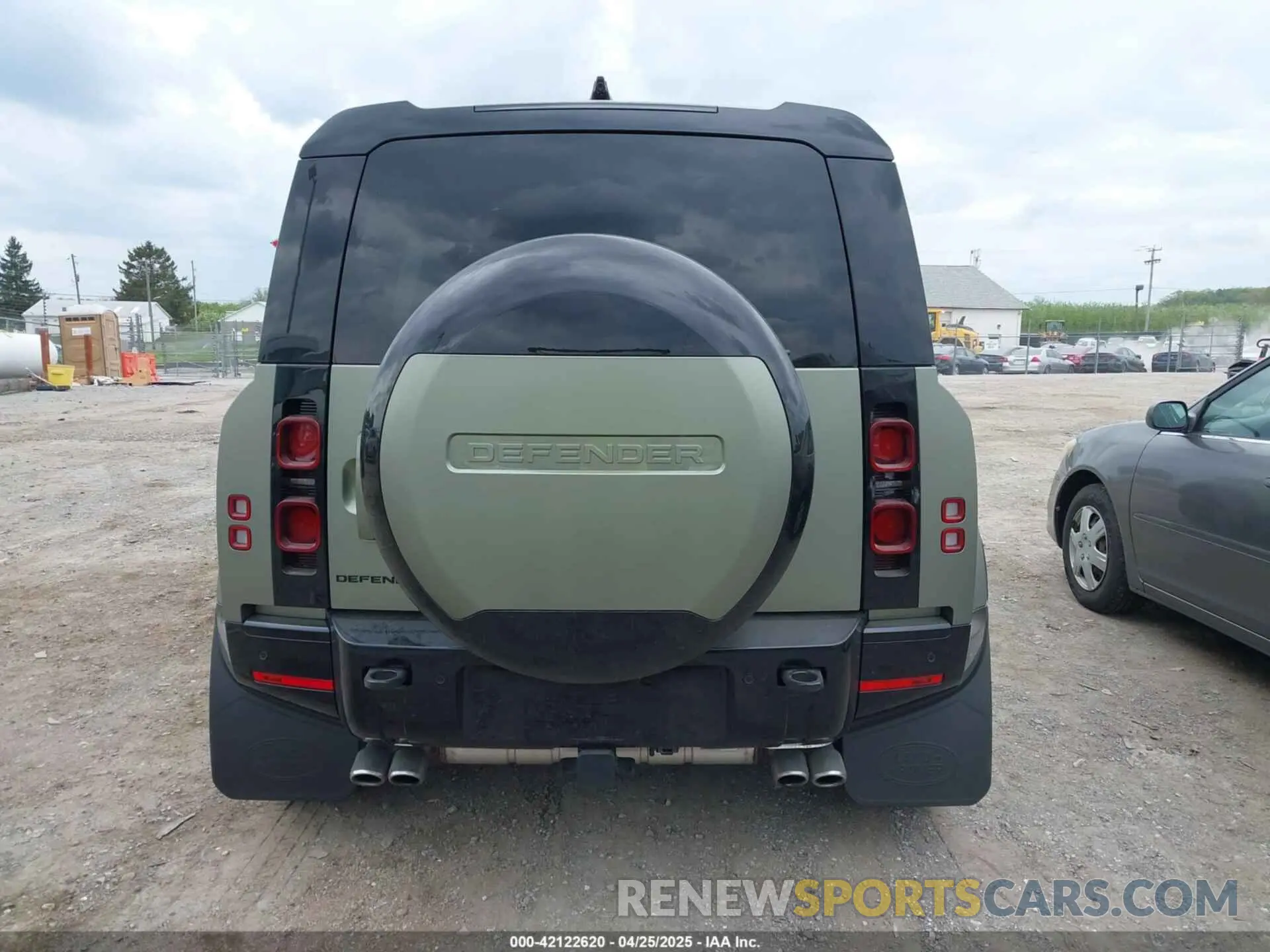 16 Photograph of a damaged car SALE2EFE8S2357717 LAND ROVER DEFENDER 2025