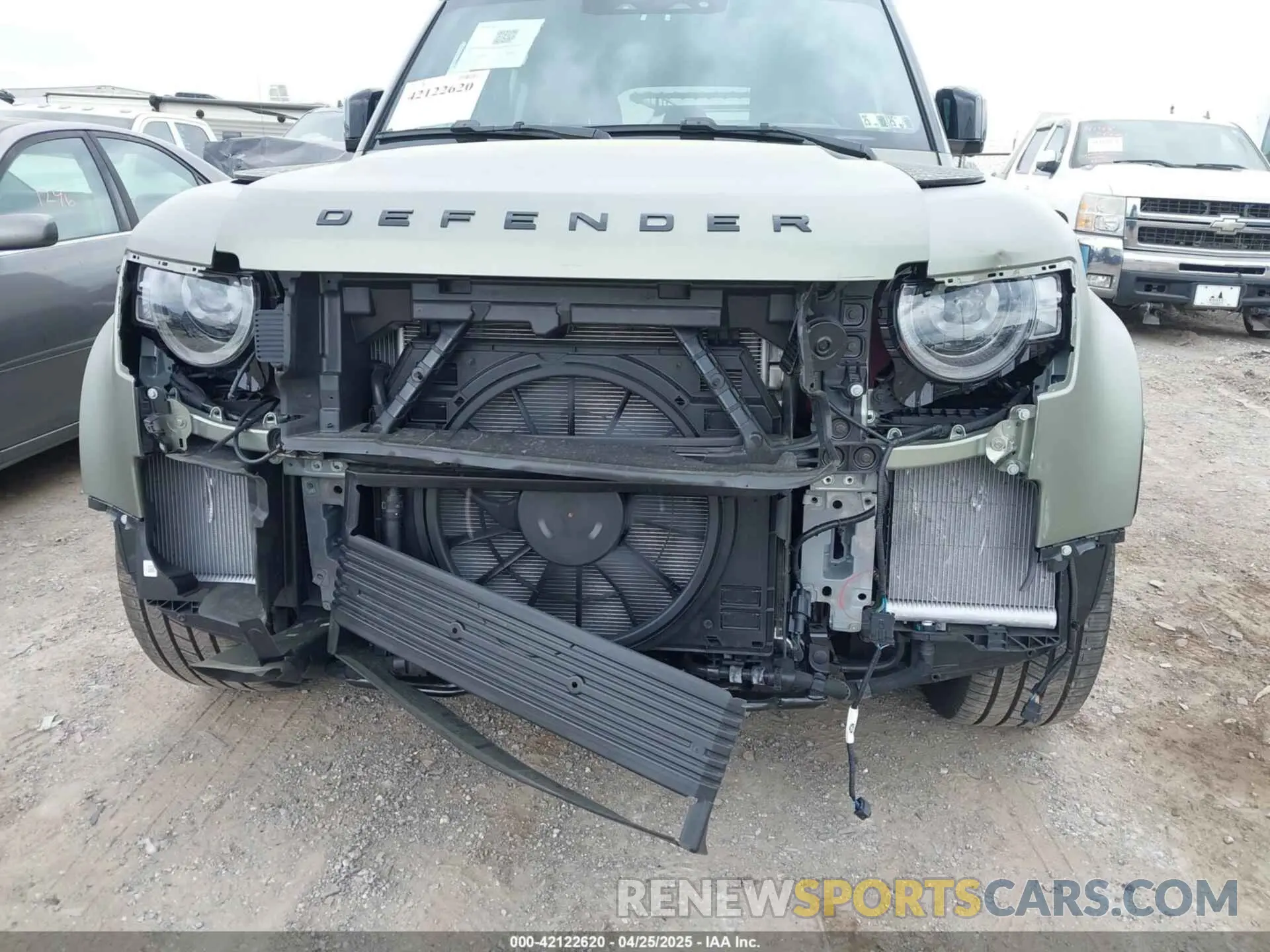 6 Photograph of a damaged car SALE2EFE8S2357717 LAND ROVER DEFENDER 2025