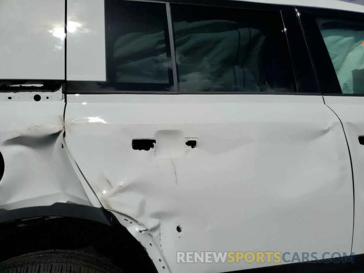 10 Photograph of a damaged car SALEJ7EX0S2391376 LAND ROVER DEFENDER 2025