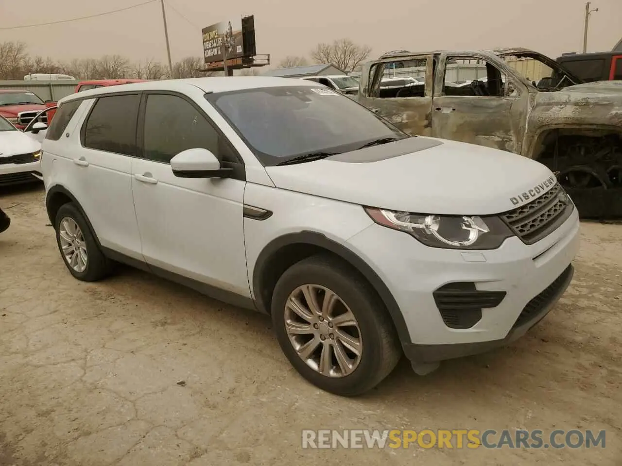 4 Photograph of a damaged car SALCP2FX0KH814834 LAND ROVER DISCOVERY 2019