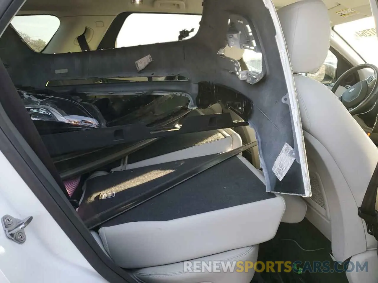 10 Photograph of a damaged car SALCP2FX1KH814020 LAND ROVER DISCOVERY 2019