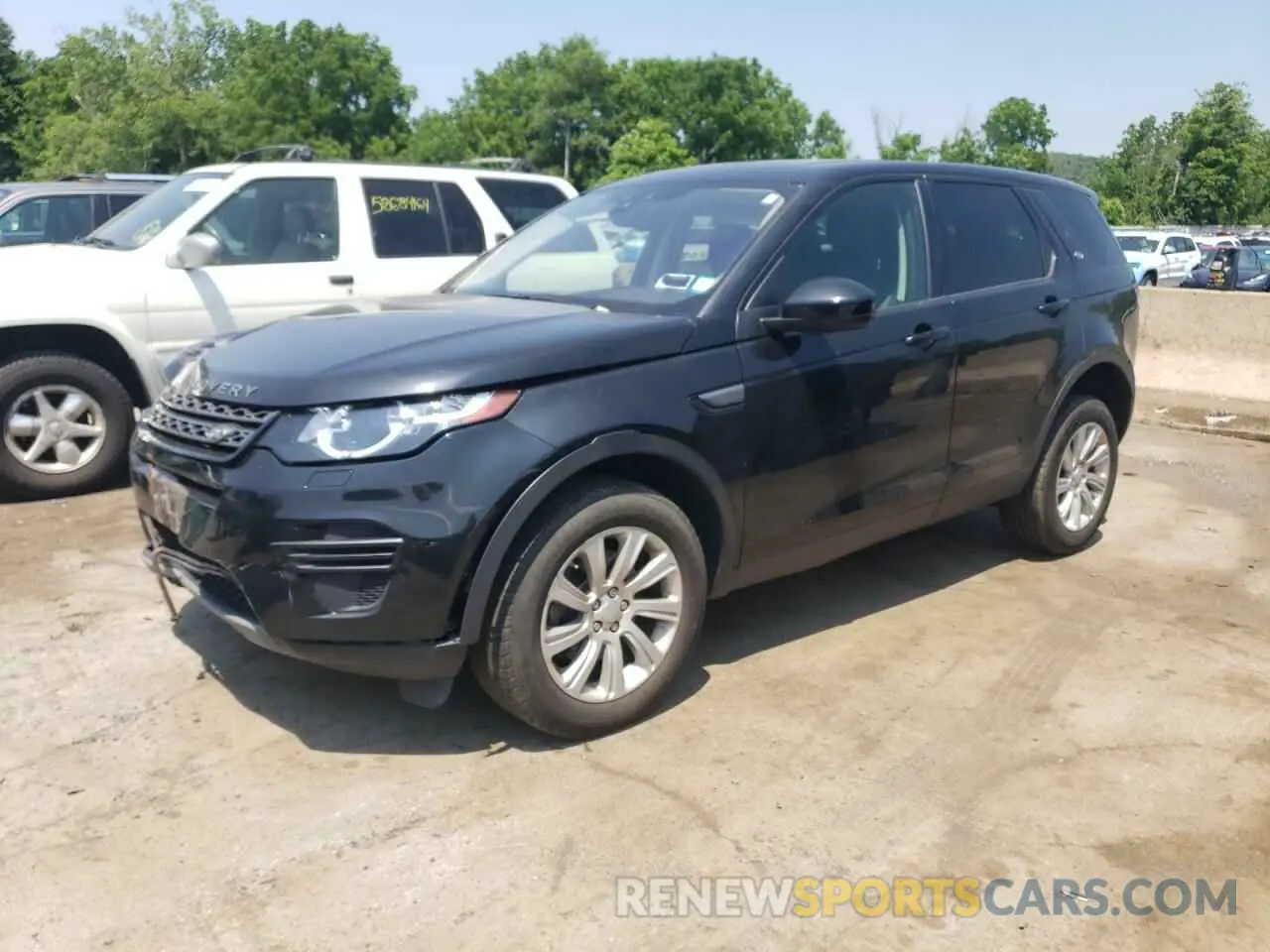 1 Photograph of a damaged car SALCP2FX3KH806985 LAND ROVER DISCOVERY 2019