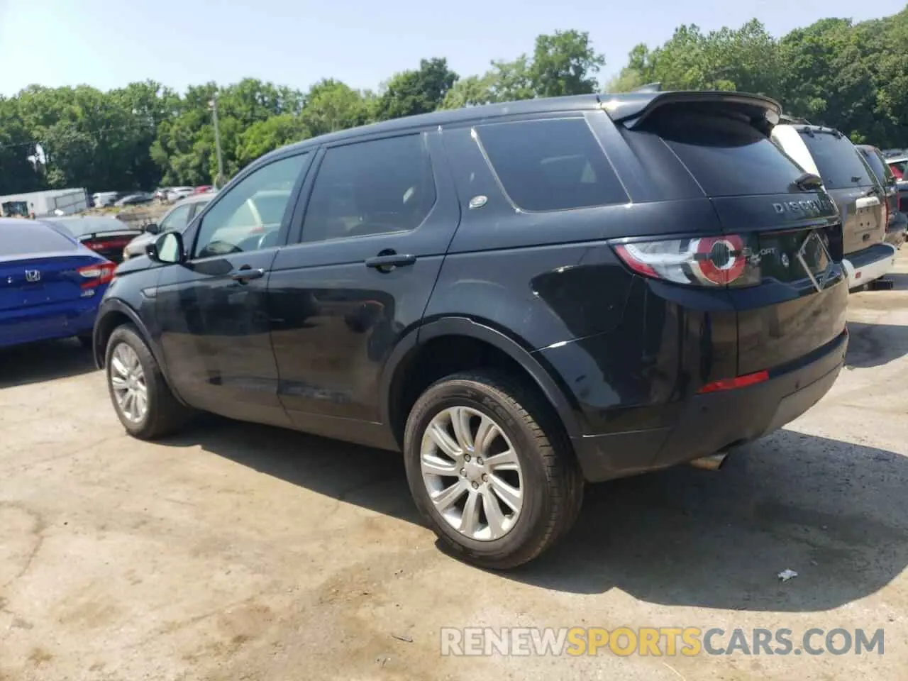 2 Photograph of a damaged car SALCP2FX3KH806985 LAND ROVER DISCOVERY 2019