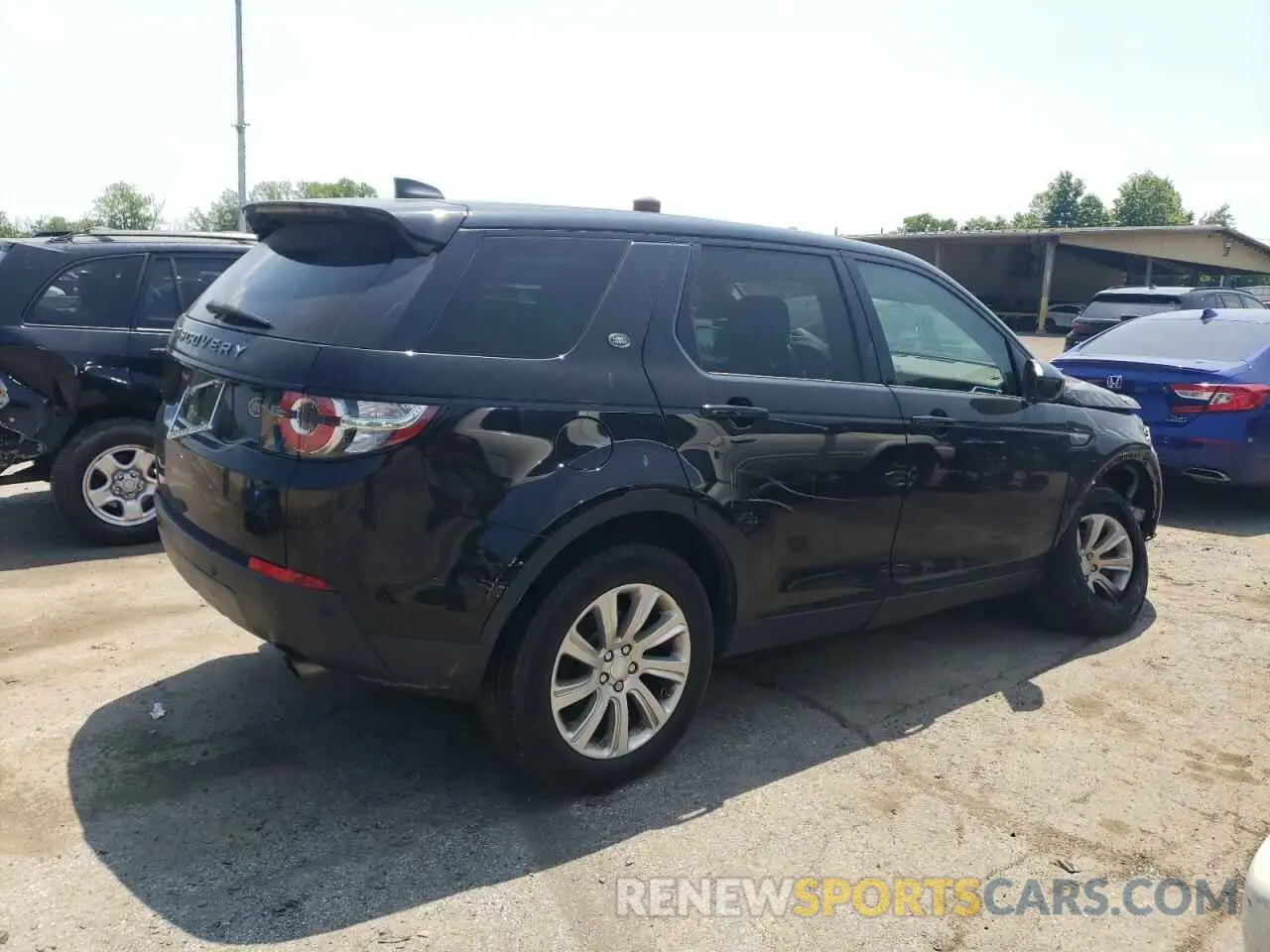 3 Photograph of a damaged car SALCP2FX3KH806985 LAND ROVER DISCOVERY 2019