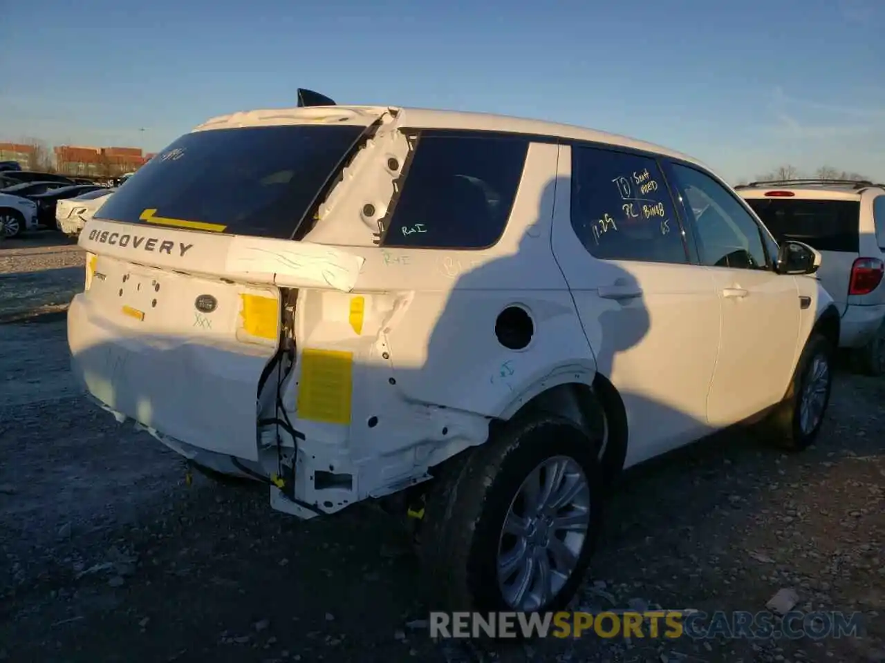 4 Photograph of a damaged car SALCP2FX4KH784883 LAND ROVER DISCOVERY 2019