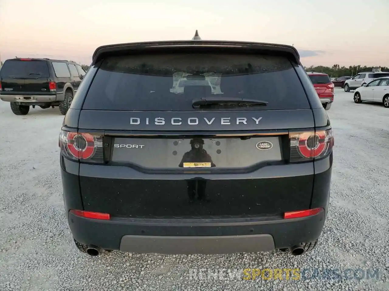 6 Photograph of a damaged car SALCP2FX4KH802329 LAND ROVER DISCOVERY 2019