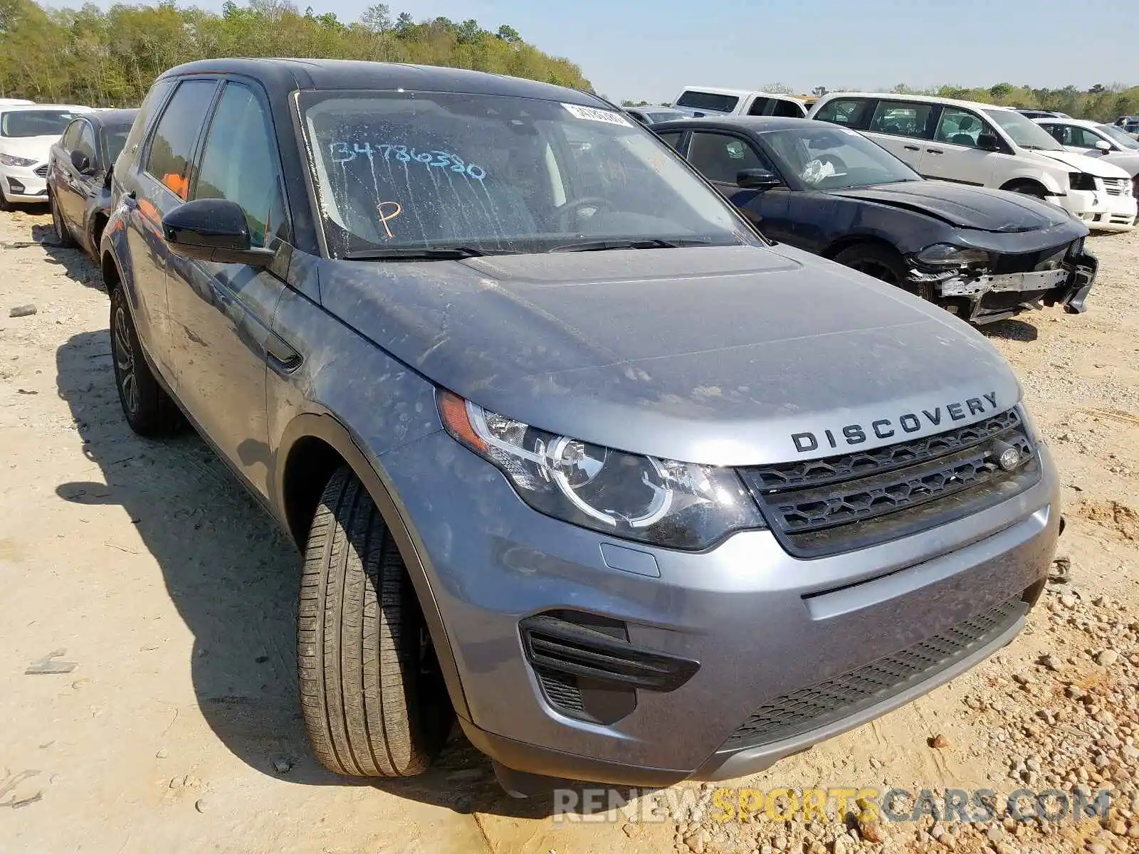 1 Photograph of a damaged car SALCP2FX4KH809300 LAND ROVER DISCOVERY 2019