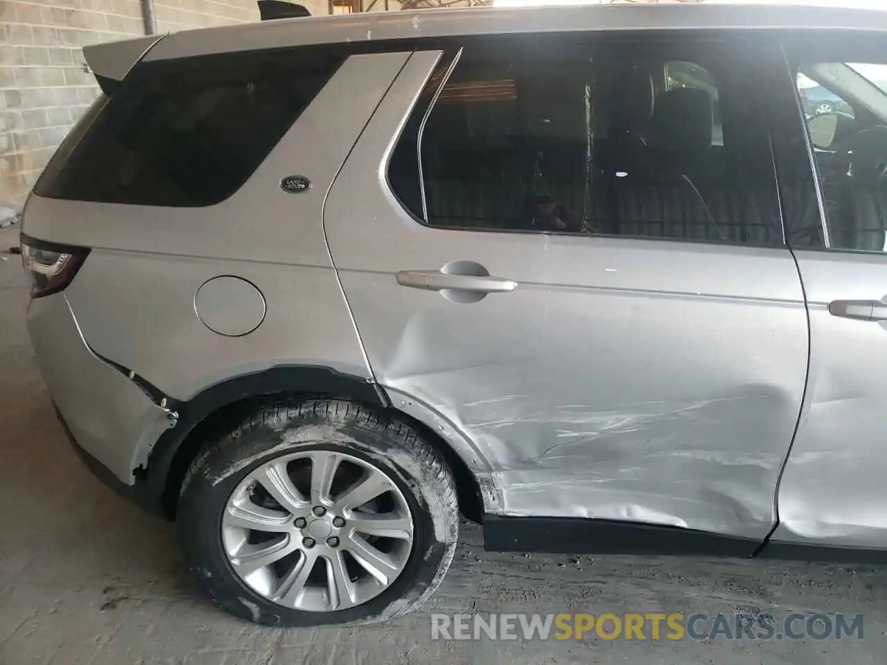 9 Photograph of a damaged car SALCP2FX5KH793396 LAND ROVER DISCOVERY 2019