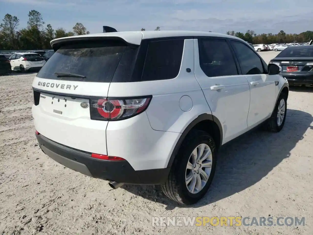 4 Photograph of a damaged car SALCP2FX6KH793147 LAND ROVER DISCOVERY 2019