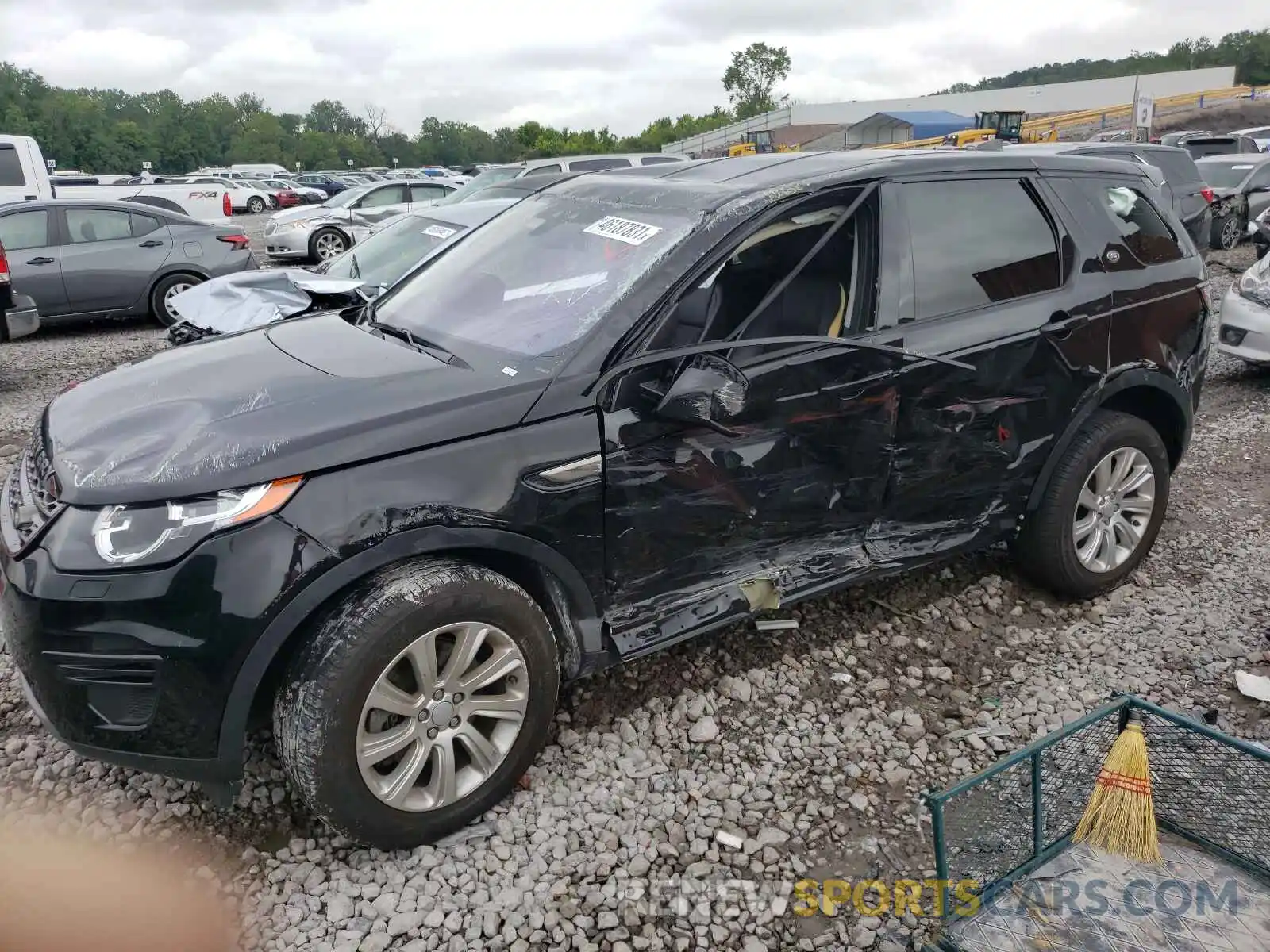 9 Photograph of a damaged car SALCP2FX6KH810030 LAND ROVER DISCOVERY 2019