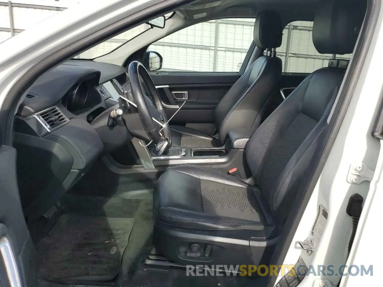 7 Photograph of a damaged car SALCP2FX8KH793425 LAND ROVER DISCOVERY 2019