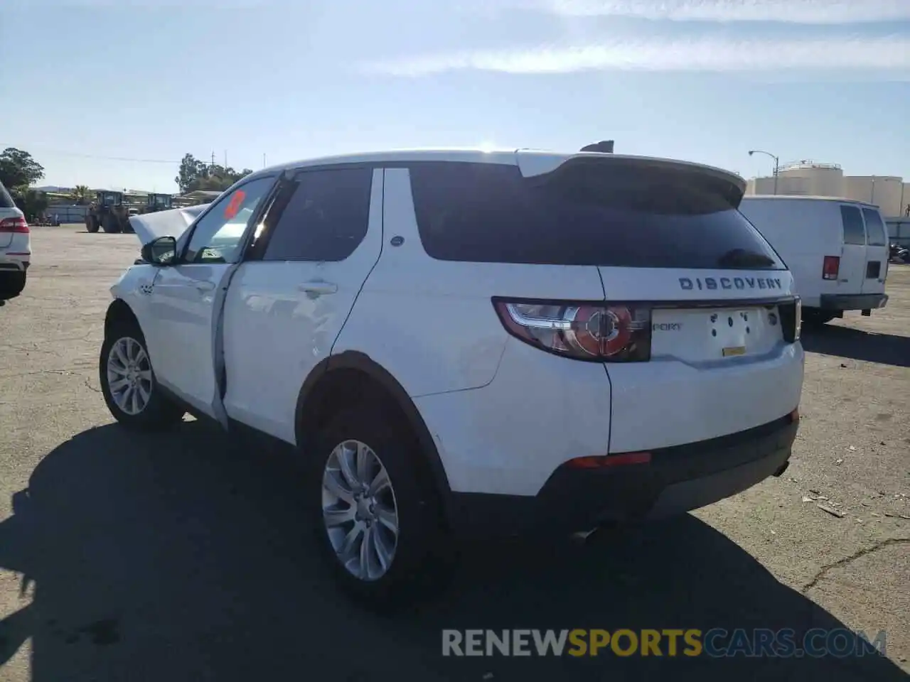 3 Photograph of a damaged car SALCP2FX8KH818582 LAND ROVER DISCOVERY 2019