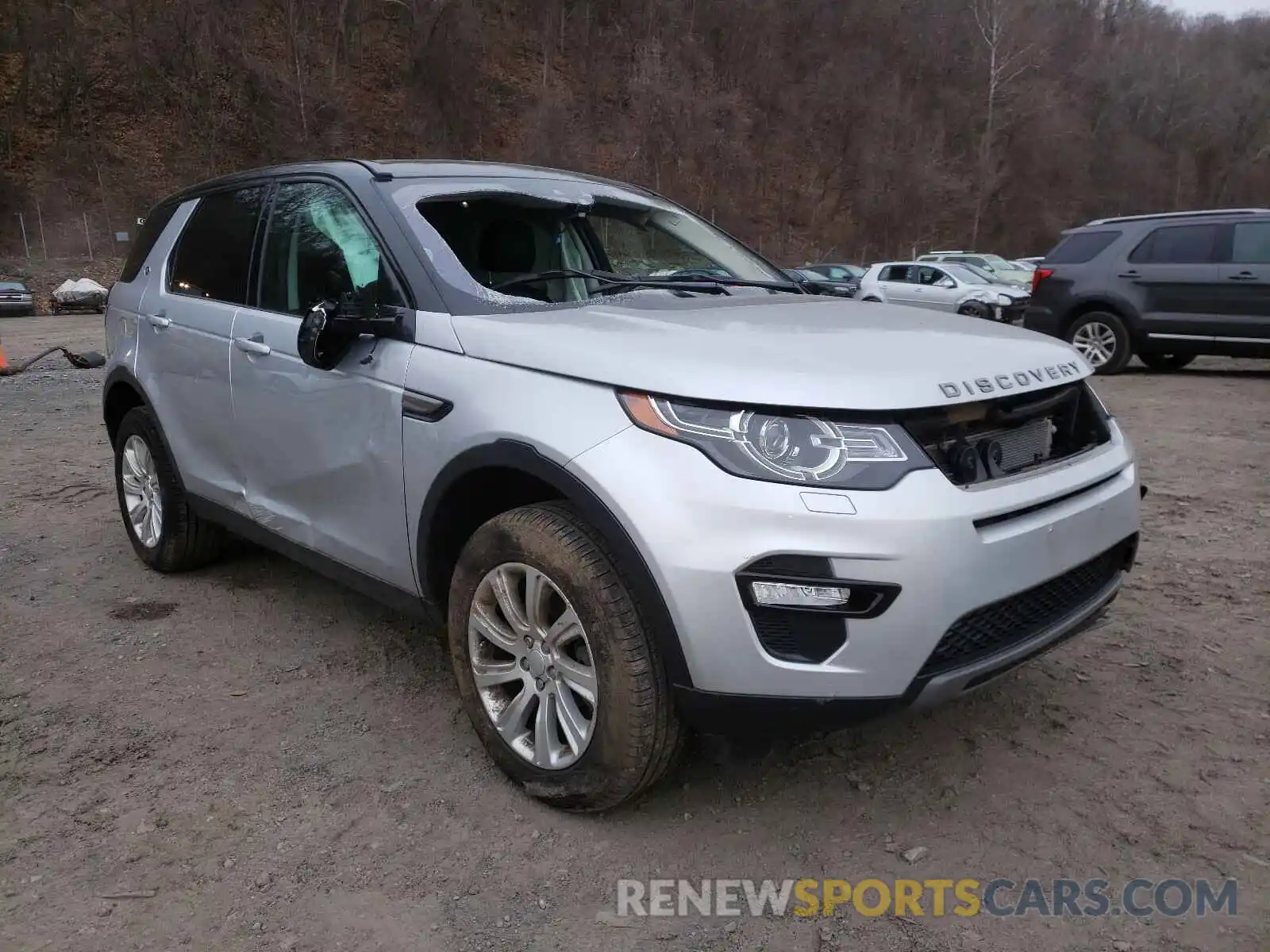 1 Photograph of a damaged car SALCP2FX9KH828733 LAND ROVER DISCOVERY 2019