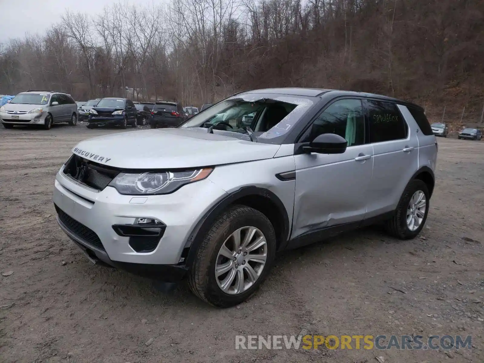 2 Photograph of a damaged car SALCP2FX9KH828733 LAND ROVER DISCOVERY 2019