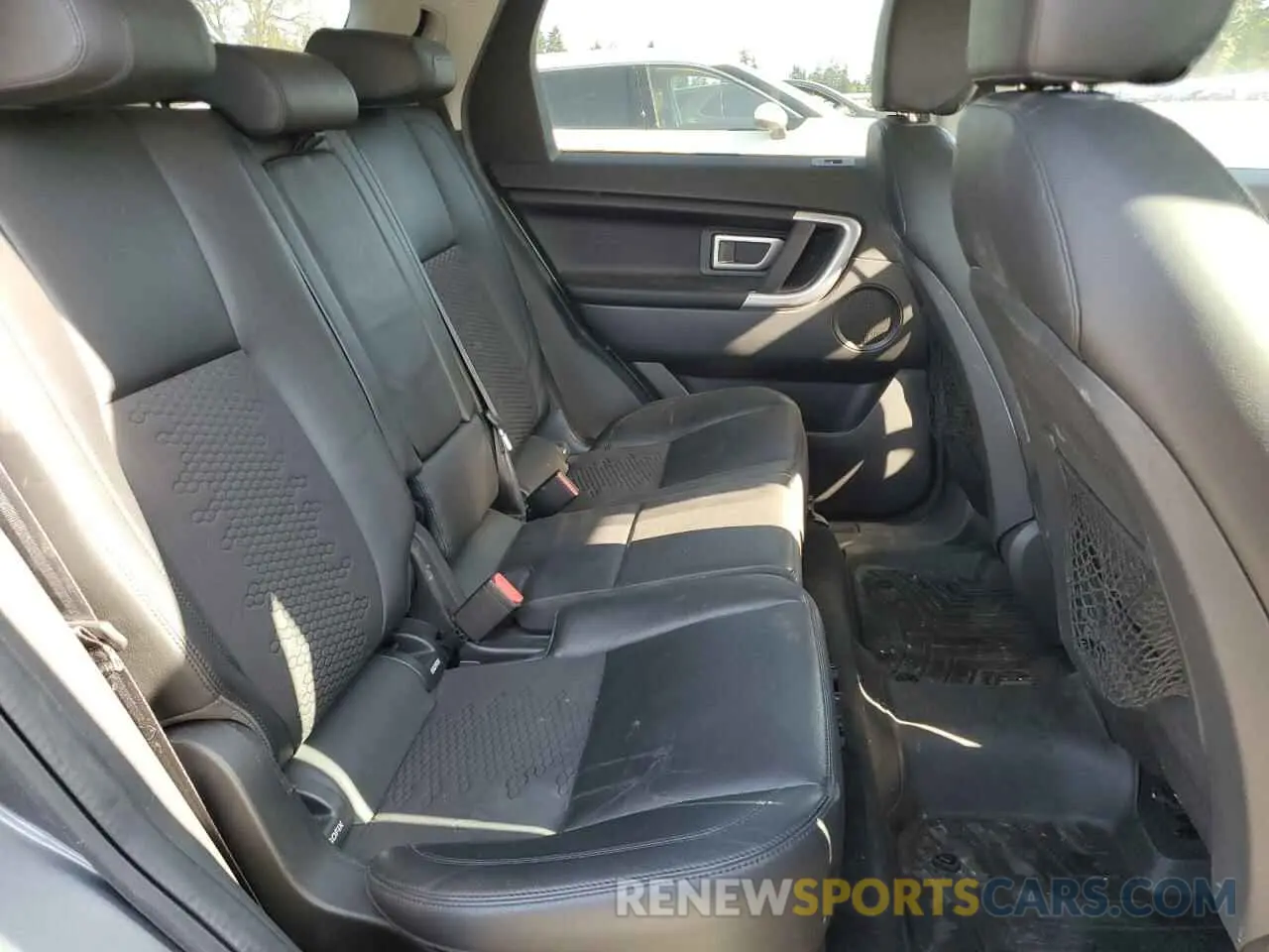 11 Photograph of a damaged car SALCP2FXXKH795760 LAND ROVER DISCOVERY 2019