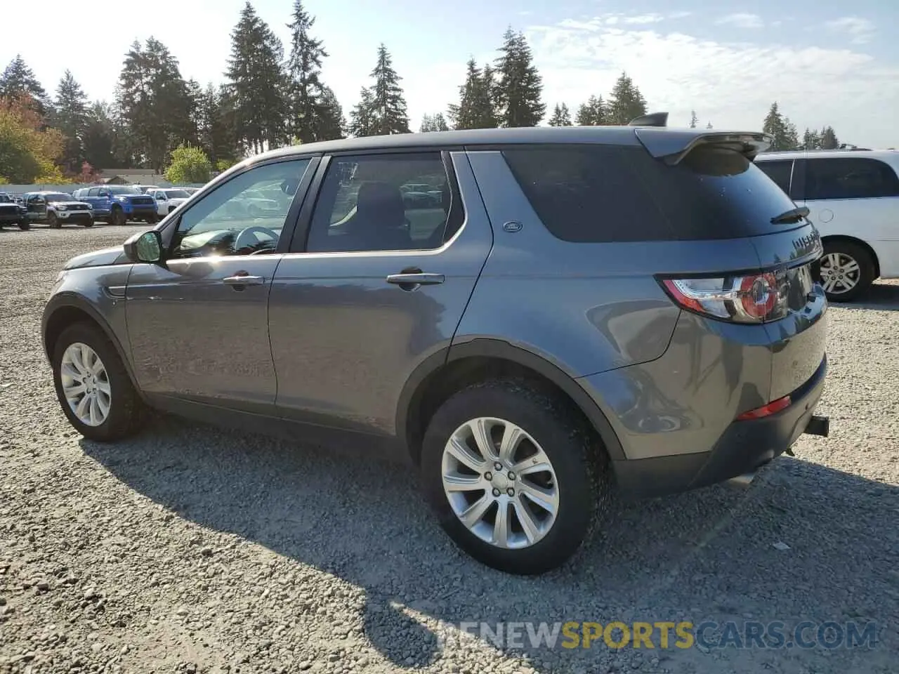 2 Photograph of a damaged car SALCP2FXXKH795760 LAND ROVER DISCOVERY 2019