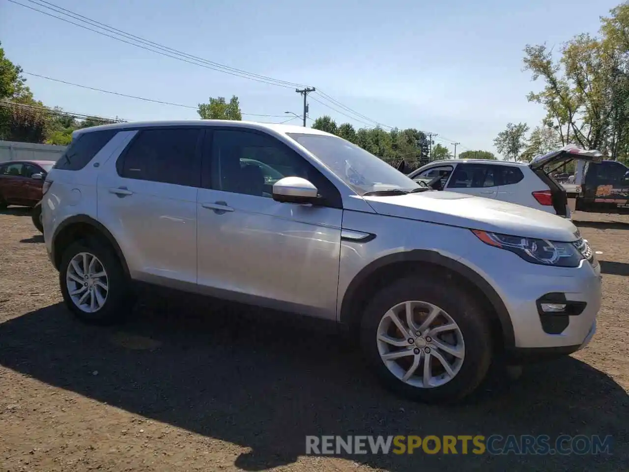 4 Photograph of a damaged car SALCR2FX3KH800694 LAND ROVER DISCOVERY 2019