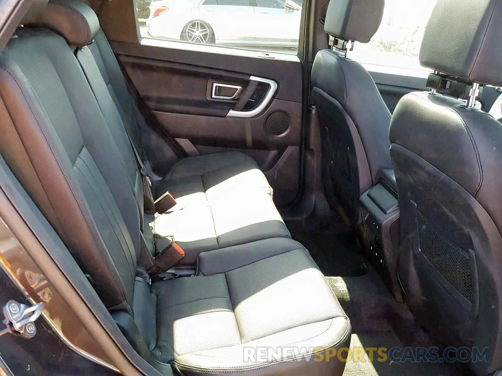 6 Photograph of a damaged car SALCR2FX5KH799578 LAND ROVER DISCOVERY 2019