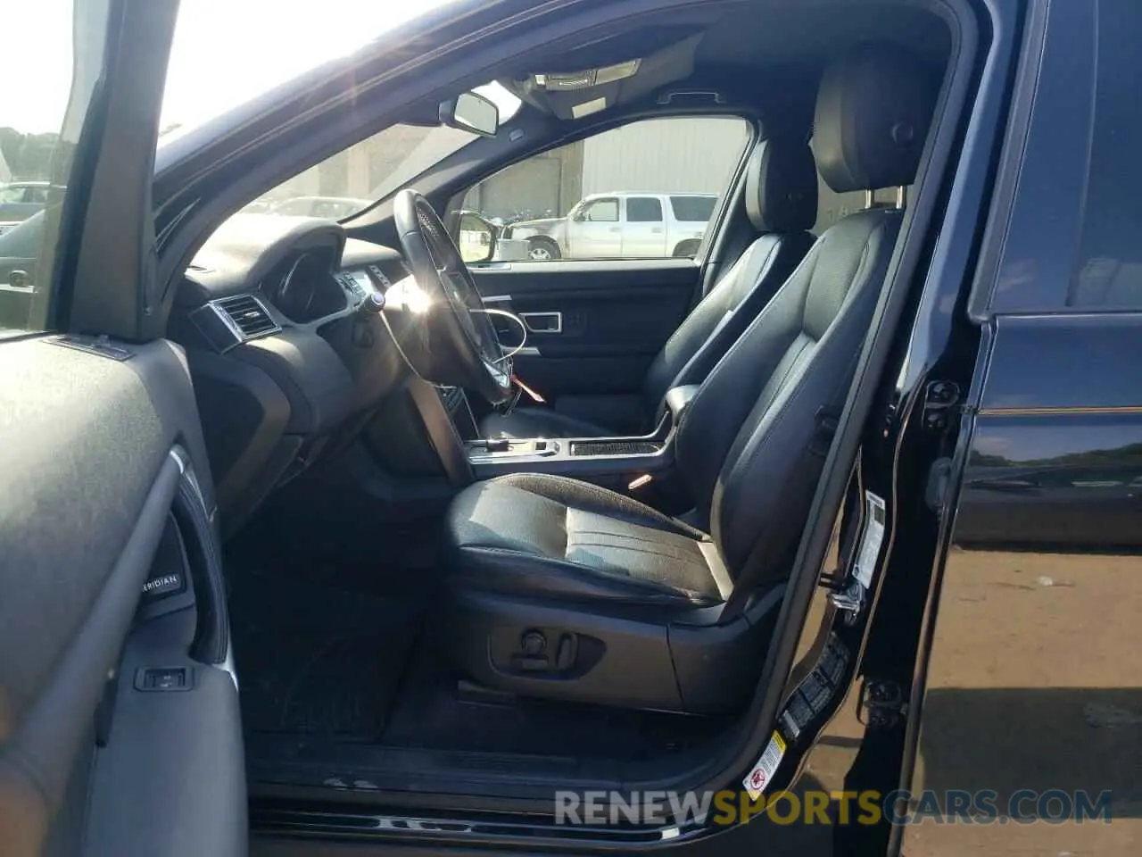 7 Photograph of a damaged car SALCR2FX5KH803077 LAND ROVER DISCOVERY 2019