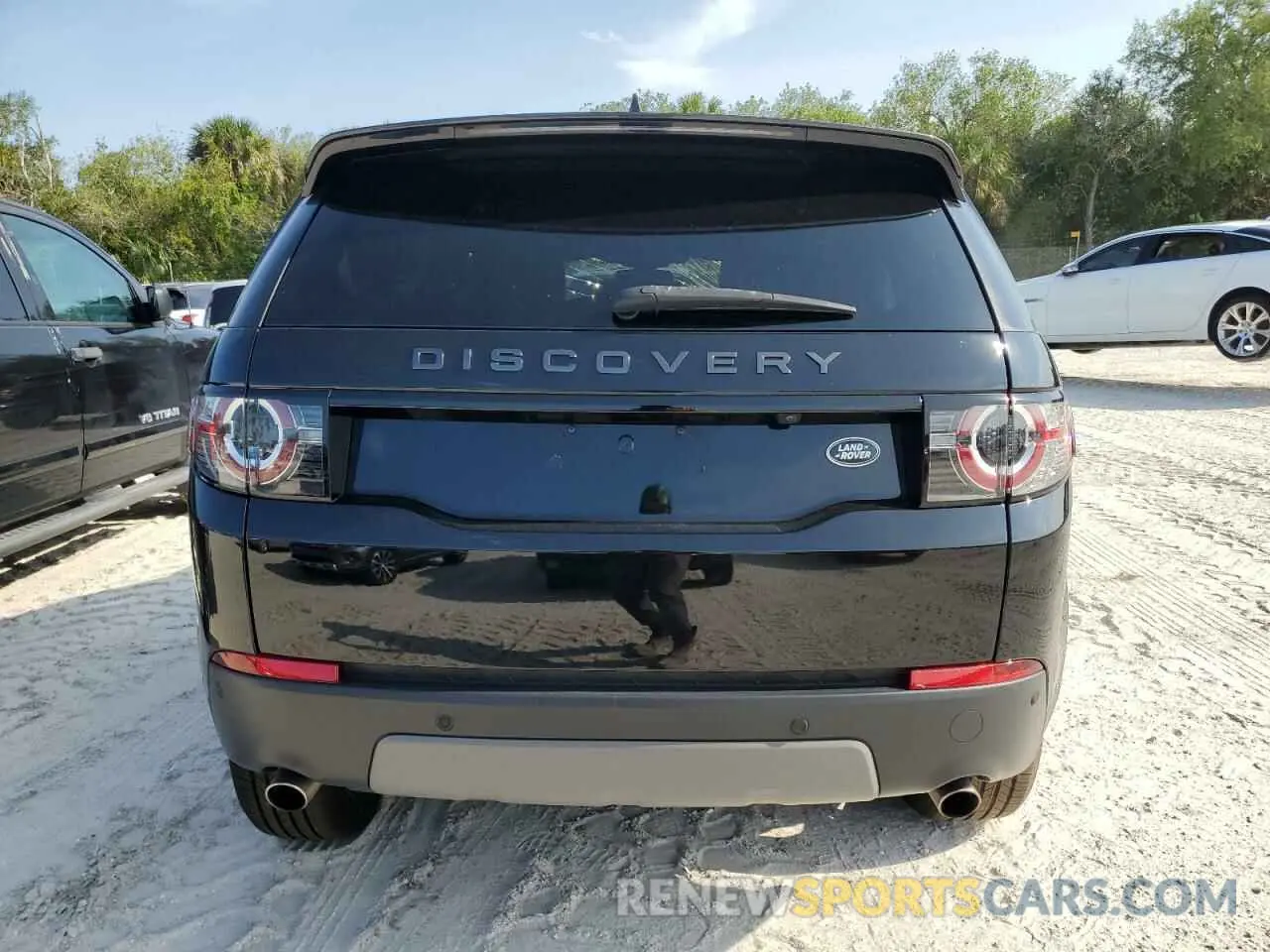 6 Photograph of a damaged car SALCR2FX7KH814050 LAND ROVER DISCOVERY 2019