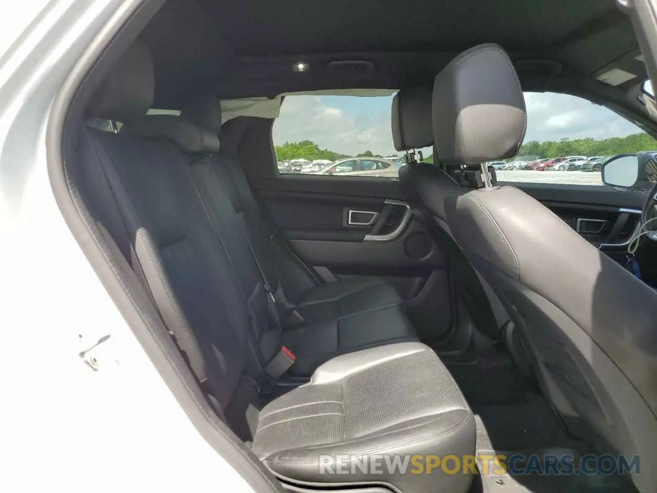 11 Photograph of a damaged car SALCR2FX8KH807706 LAND ROVER DISCOVERY 2019