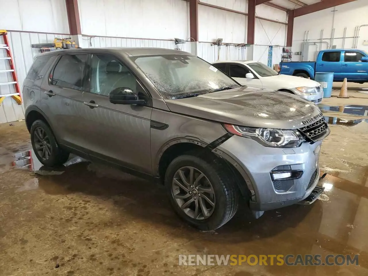 4 Photograph of a damaged car SALCR2FX8KH814381 LAND ROVER DISCOVERY 2019