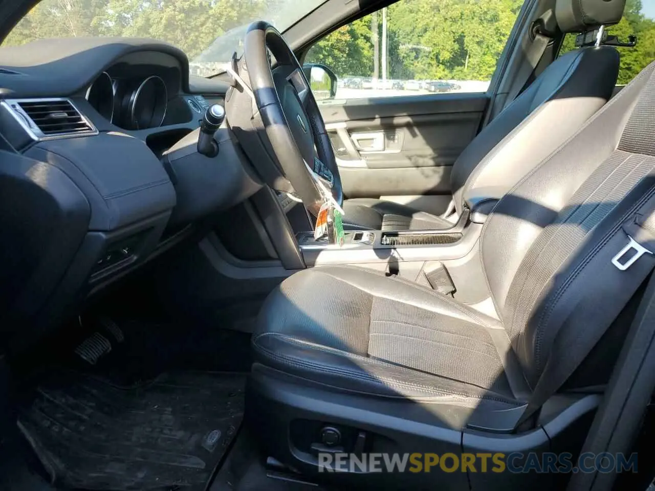 7 Photograph of a damaged car SALCR2FX9KH804538 LAND ROVER DISCOVERY 2019