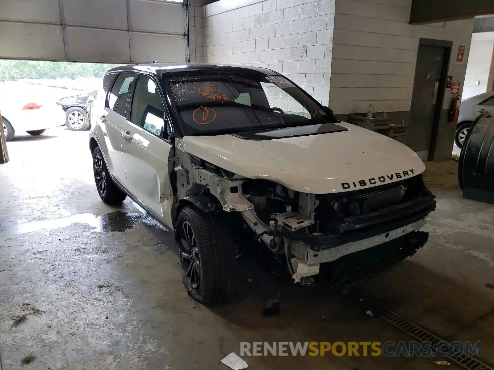 1 Photograph of a damaged car SALCR2FXXKH811420 LAND ROVER DISCOVERY 2019