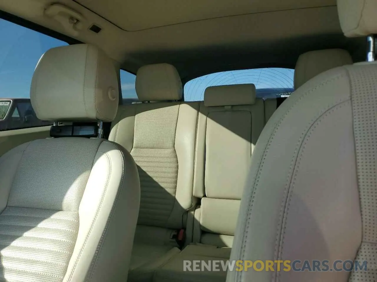 10 Photograph of a damaged car SALCT2FX5KH794401 LAND ROVER DISCOVERY 2019
