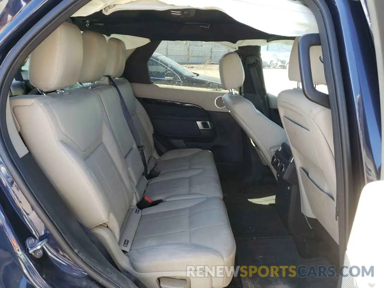 11 Photograph of a damaged car SALRG2RV1K2401649 LAND ROVER DISCOVERY 2019