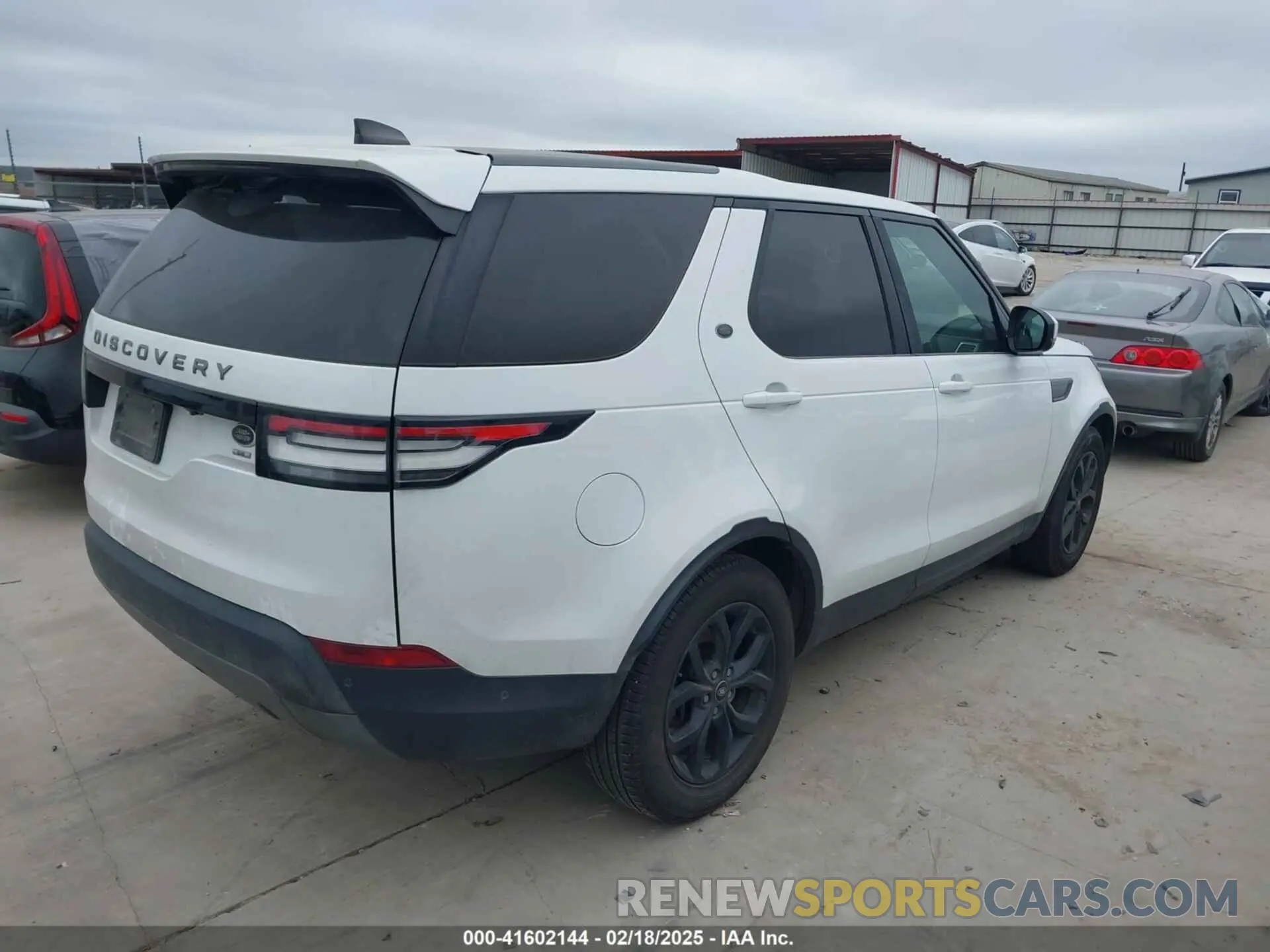 4 Photograph of a damaged car SALRG2RV1KA095610 LAND ROVER DISCOVERY 2019