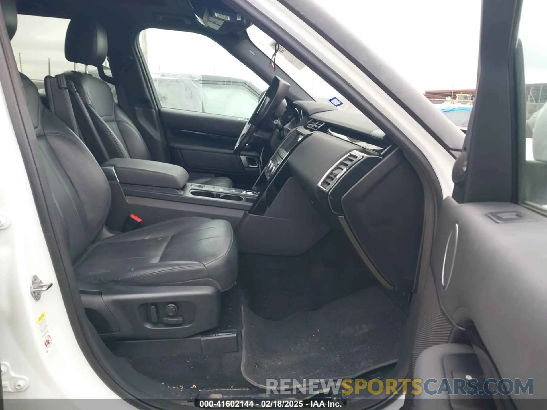 5 Photograph of a damaged car SALRG2RV1KA095610 LAND ROVER DISCOVERY 2019