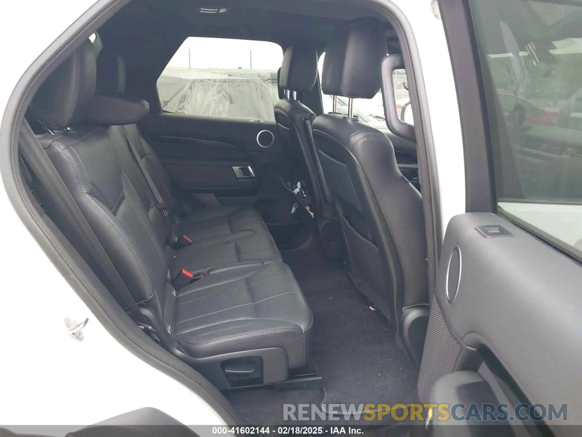 8 Photograph of a damaged car SALRG2RV1KA095610 LAND ROVER DISCOVERY 2019