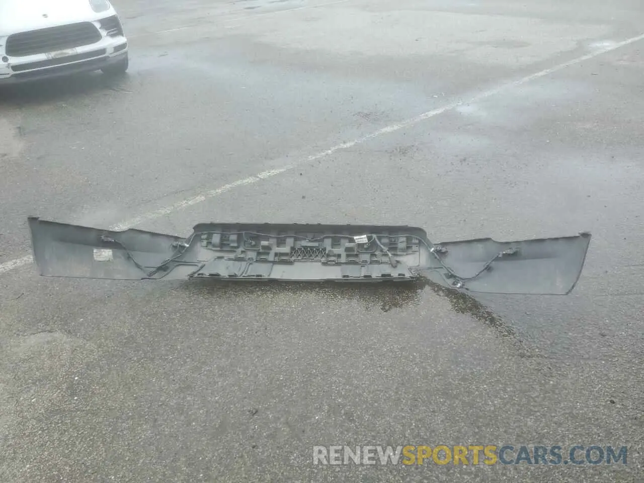 13 Photograph of a damaged car SALRG2RV3KA094622 LAND ROVER DISCOVERY 2019