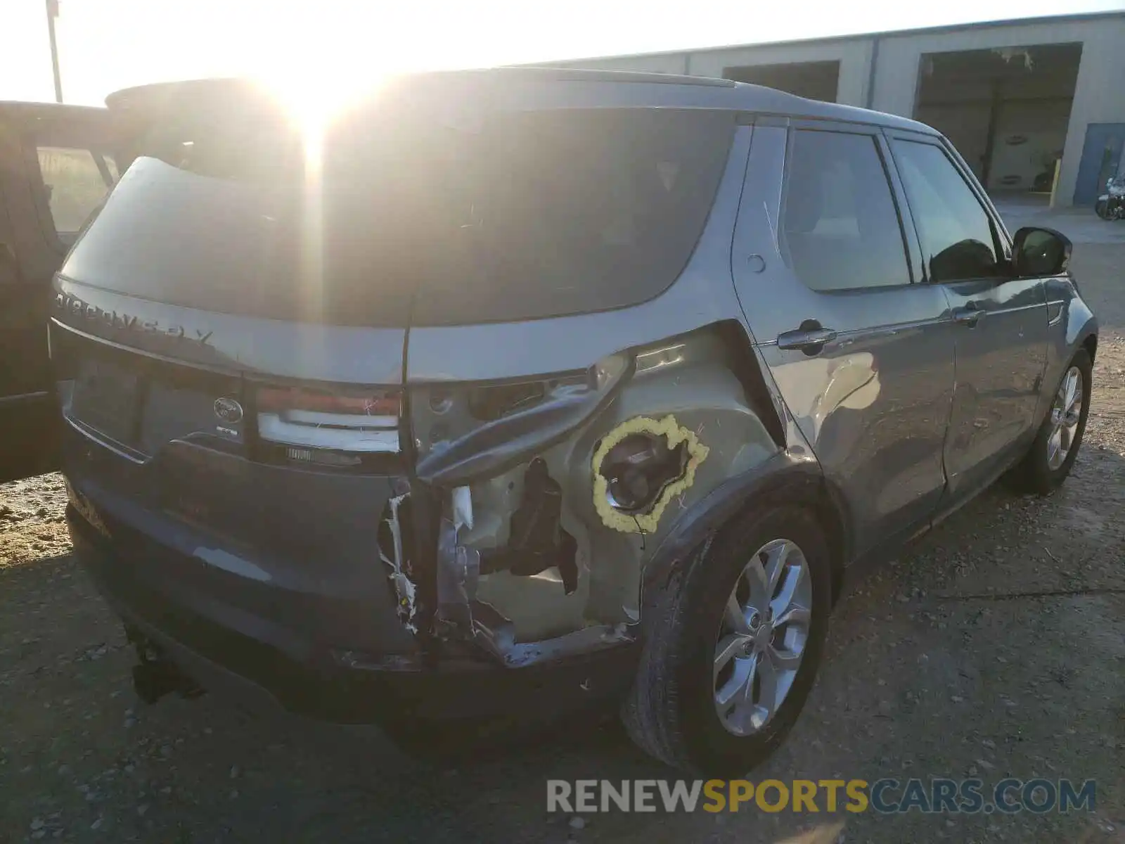 4 Photograph of a damaged car SALRG2RV3KA095477 LAND ROVER DISCOVERY 2019