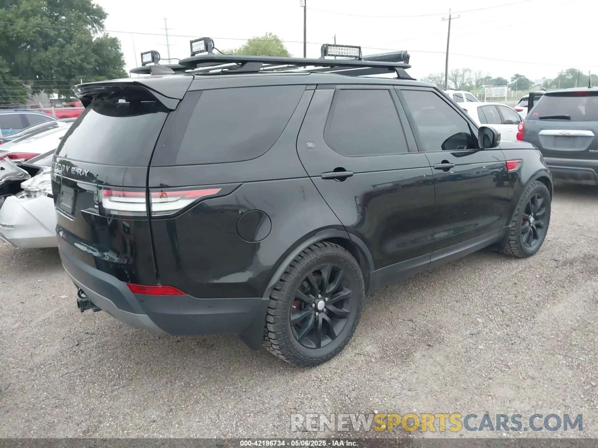 4 Photograph of a damaged car SALRG2RV9K2400992 LAND ROVER DISCOVERY 2019