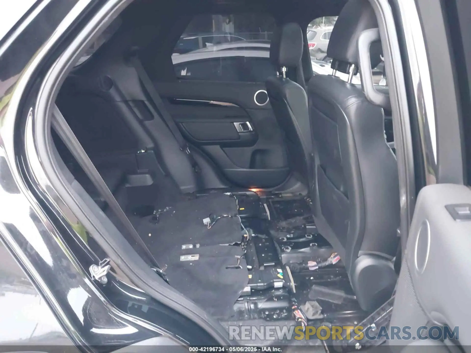 8 Photograph of a damaged car SALRG2RV9K2400992 LAND ROVER DISCOVERY 2019