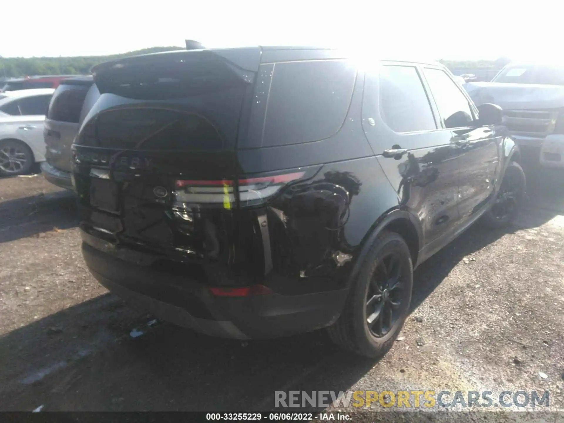 4 Photograph of a damaged car SALRG2RVXK2401892 LAND ROVER DISCOVERY 2019