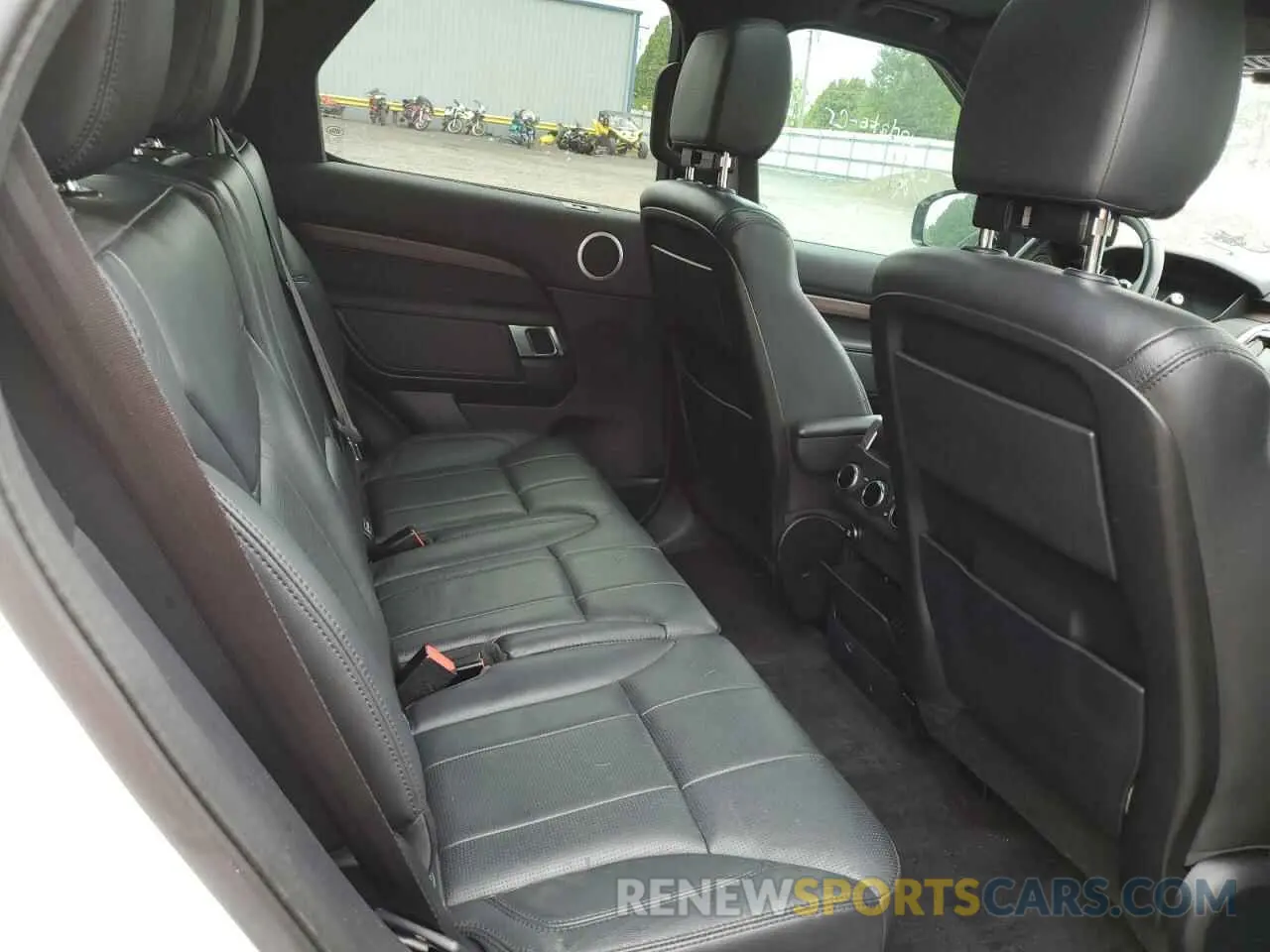 11 Photograph of a damaged car SALRR2RK6K2410654 LAND ROVER DISCOVERY 2019