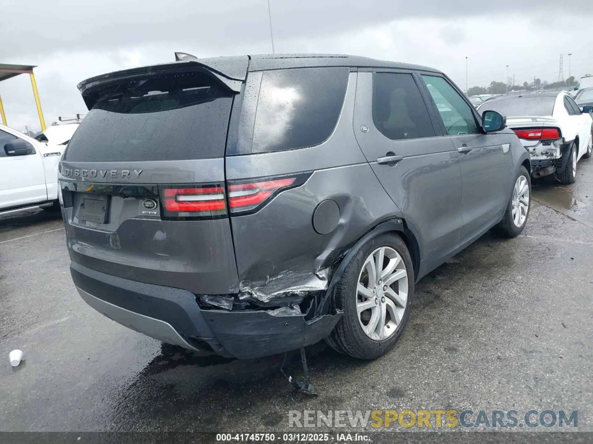 4 Photograph of a damaged car SALRR2RV6K2407117 LAND ROVER DISCOVERY 2019