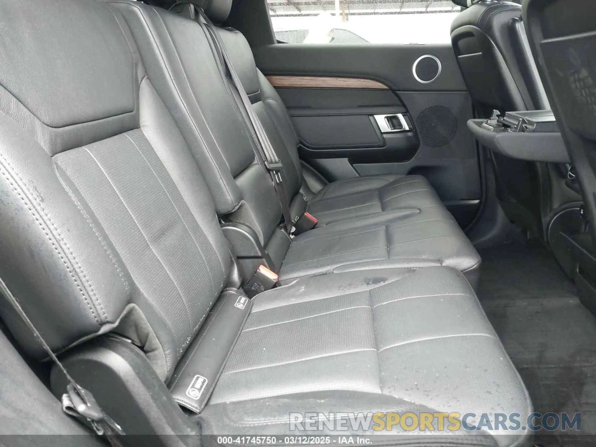 8 Photograph of a damaged car SALRR2RV6K2407117 LAND ROVER DISCOVERY 2019