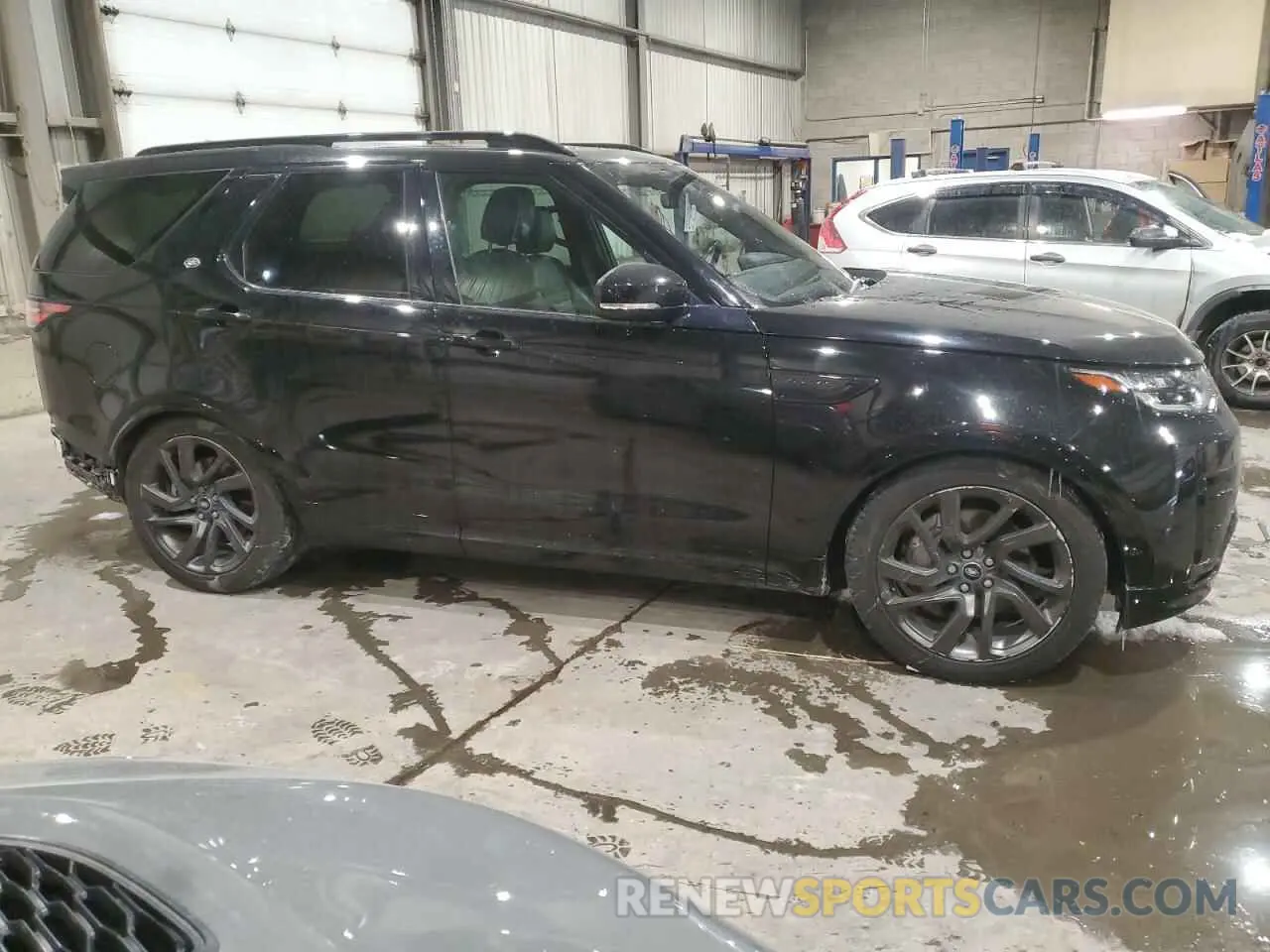 4 Photograph of a damaged car SALRR2RV6KA082801 LAND ROVER DISCOVERY 2019