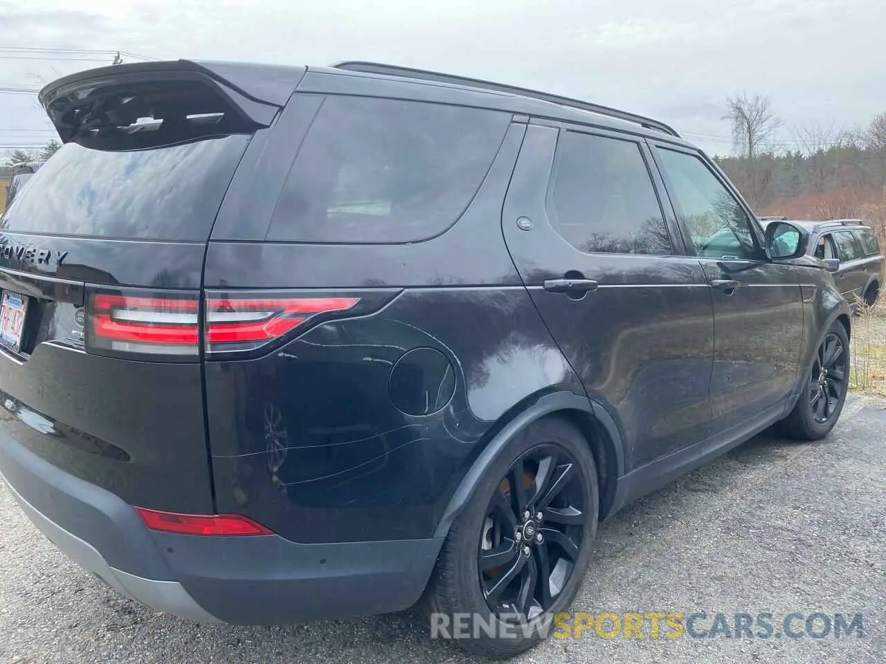 4 Photograph of a damaged car SALRR2RV9K2400954 LAND ROVER DISCOVERY 2019